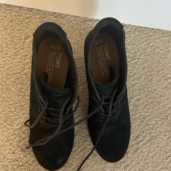 TOMS BLACK SUEDE LUNATA LACE UP BOOTIES - Picture 6 of 6